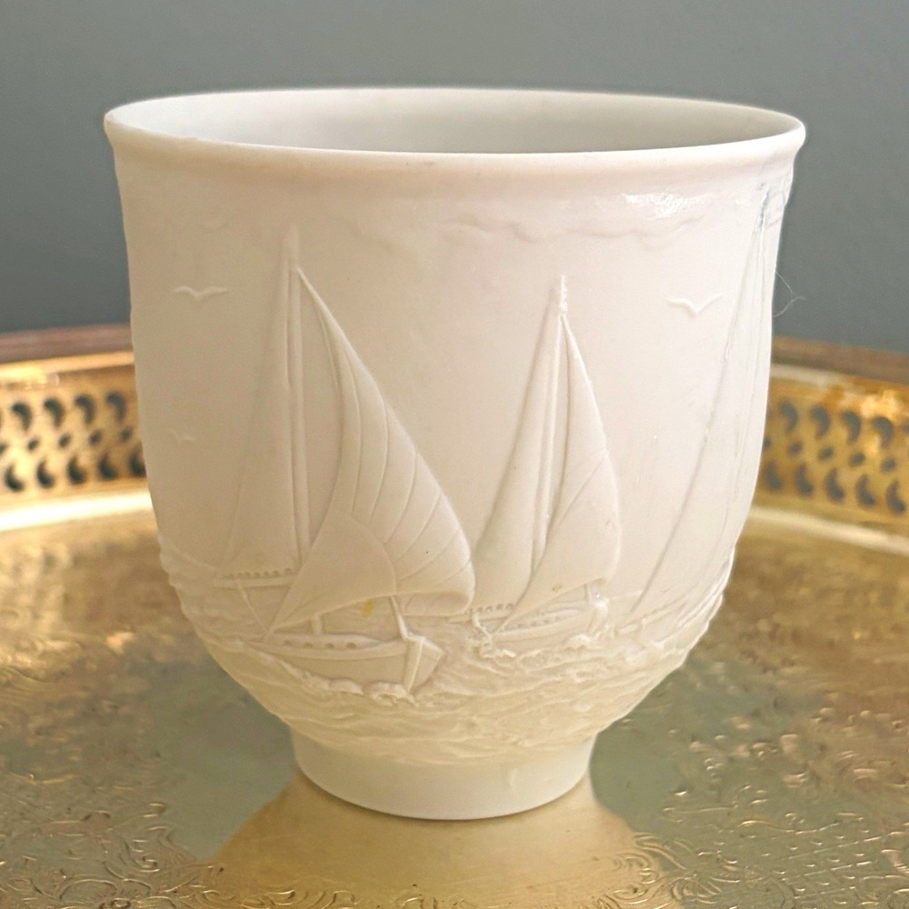 Lladró Collectors Society 1997 White Porcelain Sailboat Bas-Relief Bowl Spain